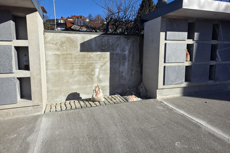 Žarni zid pokopališče Rakek Foto Marko Rupar (3)